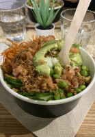 Le 24 Poke Bowl food