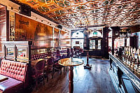 Deacon Brodie's Tavern inside