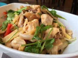 Woody's Thai Kitchen food