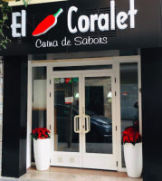 El Coralet inside