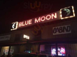 Blue Moon Nite Club outside