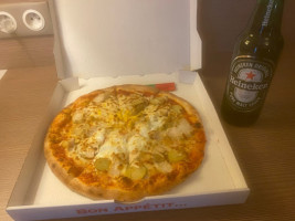 Reine Pizza food