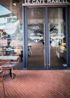 Le Café Marcel Heure Tranquille inside