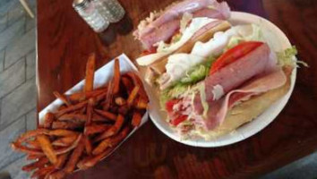 Lee's Hoagie House food