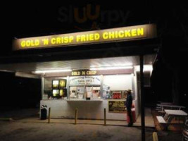 Gold'n Crisp Fried Chicken outside