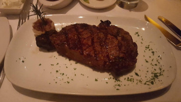 Larsen's Steakhouse food