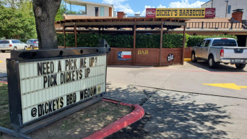 Dickey's Barbecue Pit food