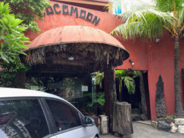 Cocomoon Bar Restaurant outside