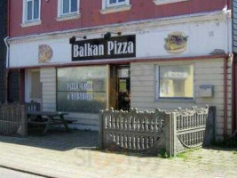 Balkan Pizza outside
