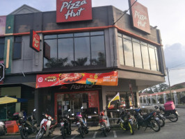Pizza Hut Kuala Kangsar (curbside Pickup Available) outside