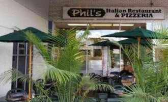 Phil's Pizzeria outside
