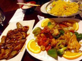 Oga's Asian Cuisine food