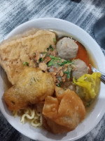 Bakso Mahkota Cabang Waena food