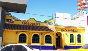 Golozzo's Pizza outside