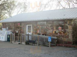 Lil's Chuckwagon And Rodeo Store outside
