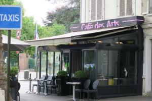 Cafe des arts outside