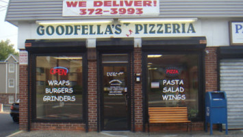 Goodfellas Pizzeria outside