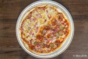 Nino’s Pizza food
