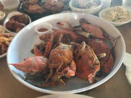 Captain Tyler's Crab House food