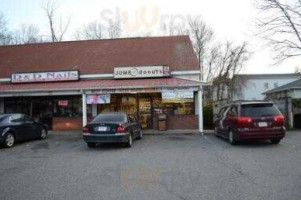 Jumbo Donuts outside