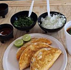 Menuderia Y Birrieria “la Nueva” Cibo