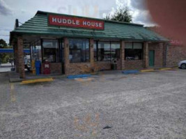 Huddle House outside