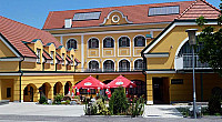 Hotel-Restaurant Rossatz 8 outside