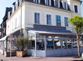 Le Comptoir et la Table outside