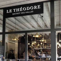 Le Théodore inside