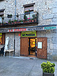 Pizzeria La Piazza inside