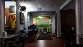 Guacamayas inside