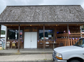 Headquarters Tavern outside