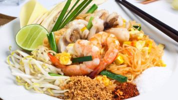 Sky Thai Dachrestaurant Metropol food