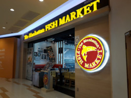 The Manhattan Fish Market inside
