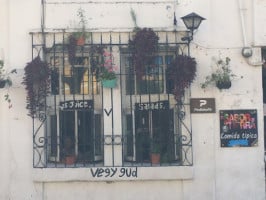 Sabor_de_mi_tierra_greko-the-acai-shop-antigua outside