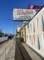 Wally's And Liquors food