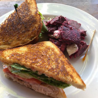 Rueben's Deli food