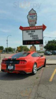 Boom's Drive-in outside