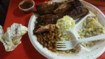 Roundback Bbq food