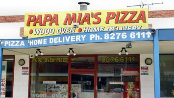 Papa Mias Wood Oven Pizza outside