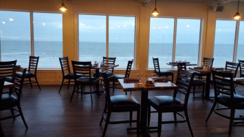 Red's Restaurant and Lounge at the Sea Crest Beach Hotel food