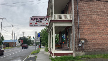 Mernie's Pub outside