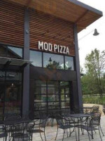 Mod Pizza inside