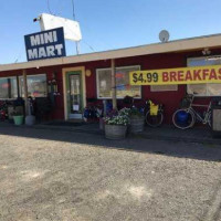 Columbia River Country Store outside