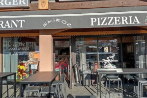 Skiroc Cafe inside