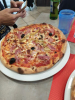 Pizza Giovanni food