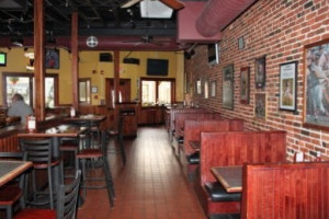 Costello's Tavern inside