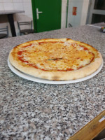 Basilico Pizza food