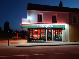 Le Kiosque à Pizzas outside