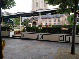 Cafe Les Deux Magots outside